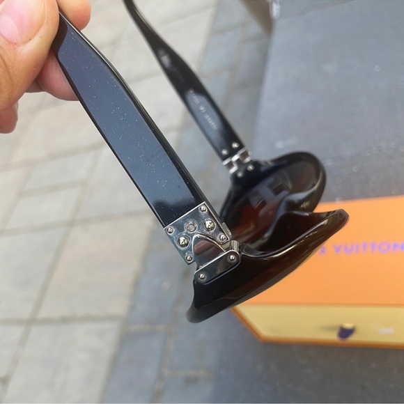 Louis Vuitton Black large frame sunglasses with silver sparkles w/unbranded box - Picture 8 of 9